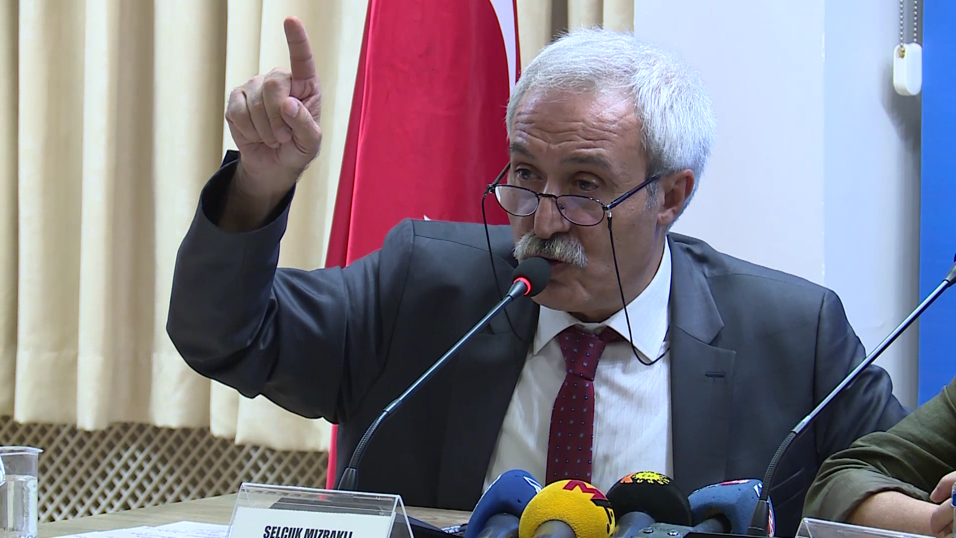 Hejmareke şaredarên HDPyê hatin desteserkirin 